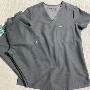 FIGS Set Graphite. My absolute fave